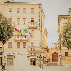 2* מלון Trento